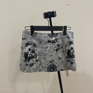 Stylish Gray Skirt with Artistic Print